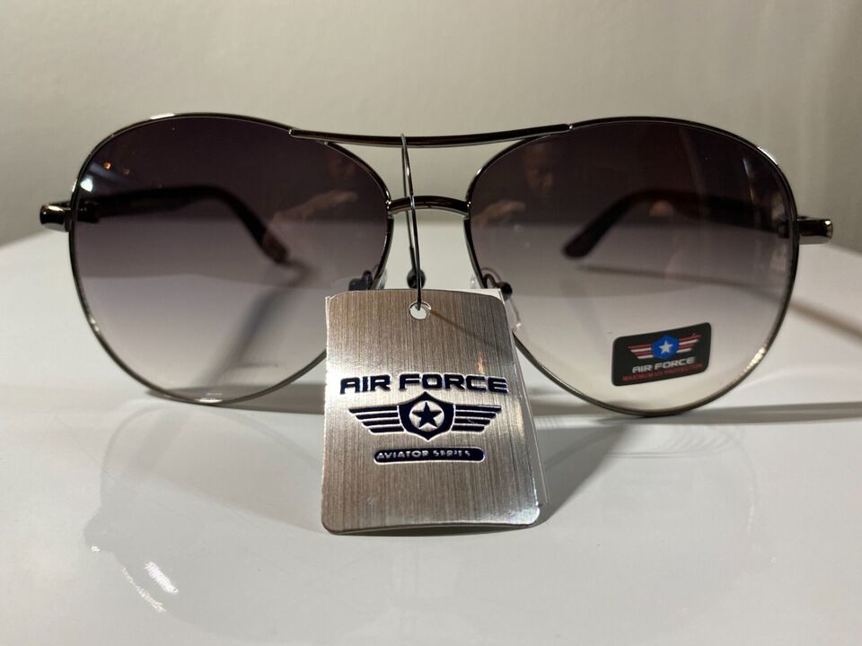 Men&#39;s aviator style sunglasses with silver wire frame and gray tinted le... - $9.50