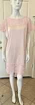Vintage Kayser Peachy Pink Short Sleeve Lacey Short Nightie - $18.80