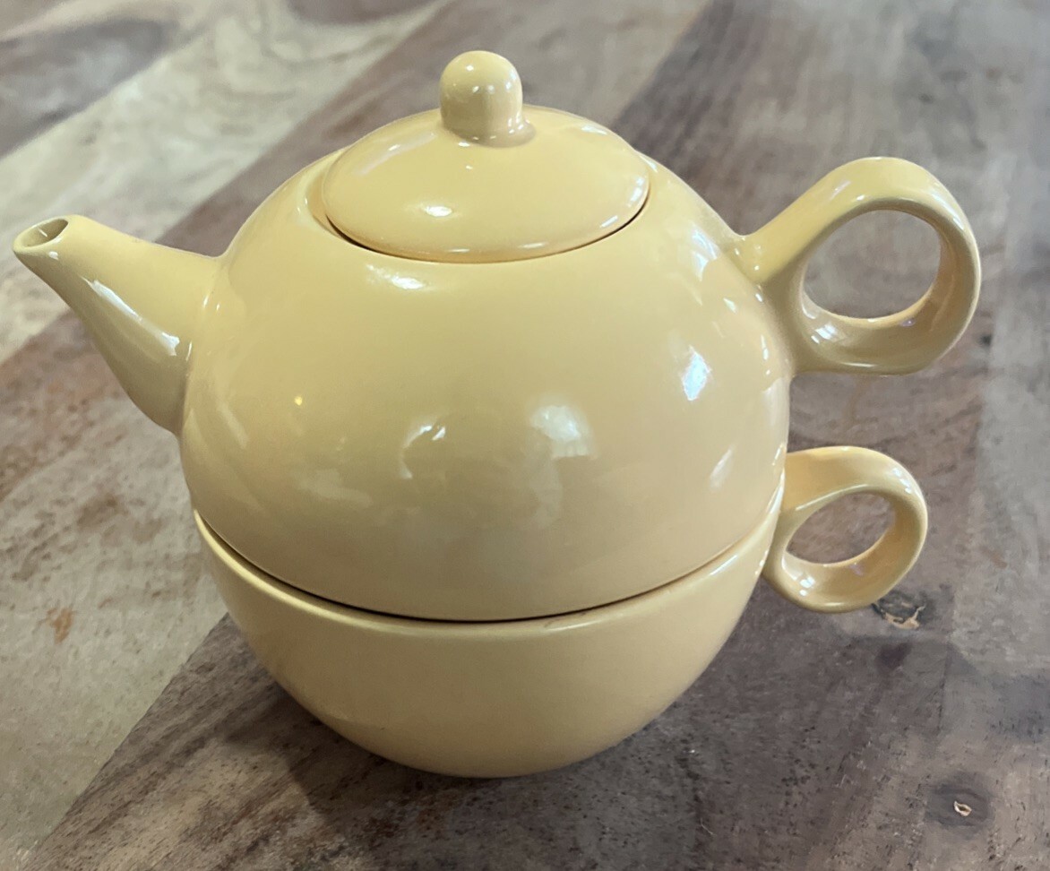 Old Amsterdam Porcelain Works Teapot &amp; Tea Cup for One Pale Yellow 11oz - $15.00