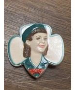 RAre Vintage 1957 Girl Scouts Of USA FIGURAL Trefoil PIN Plastic - €26,12 EUR