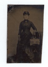 CIRCA 1860&#39;S 1/6 Plate 2X3.13 in TINTYPE Beautiful Woman Hat Holding Large Purse - £18.15 GBP