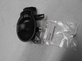 2014-2019 Nissan Versa Front Right Passenger Interior Door Handle With Bolt - $24.99