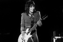 Joan Jett 1980&#39;s smiling in concert playing guitar 11x17 Photo - £14.11 GBP