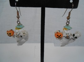 Vintage Resin Plastic Halloween Ghost Drop Earrings Holding Pumpkin Skull - £7.47 GBP