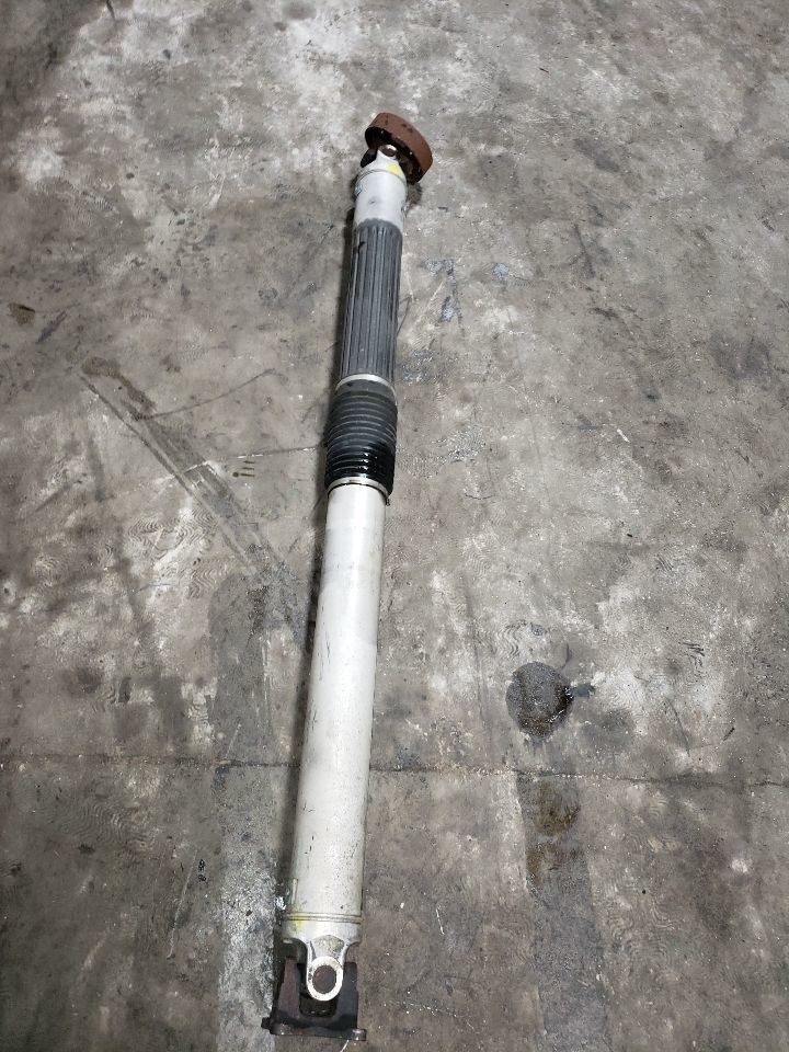 Rear Drive Shaft 2WD 3.7L Fits 05-10 GRAND CHEROKEE 1346256 Item image 3