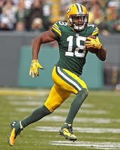 Randall Cobb 8X10 Photo Green Bay Packers Picture With Ball - $4.94