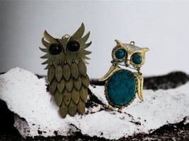 Lot of 2 Vintage Costume Jewelry Owl Pendants Big Eyes - £13.07 GBP