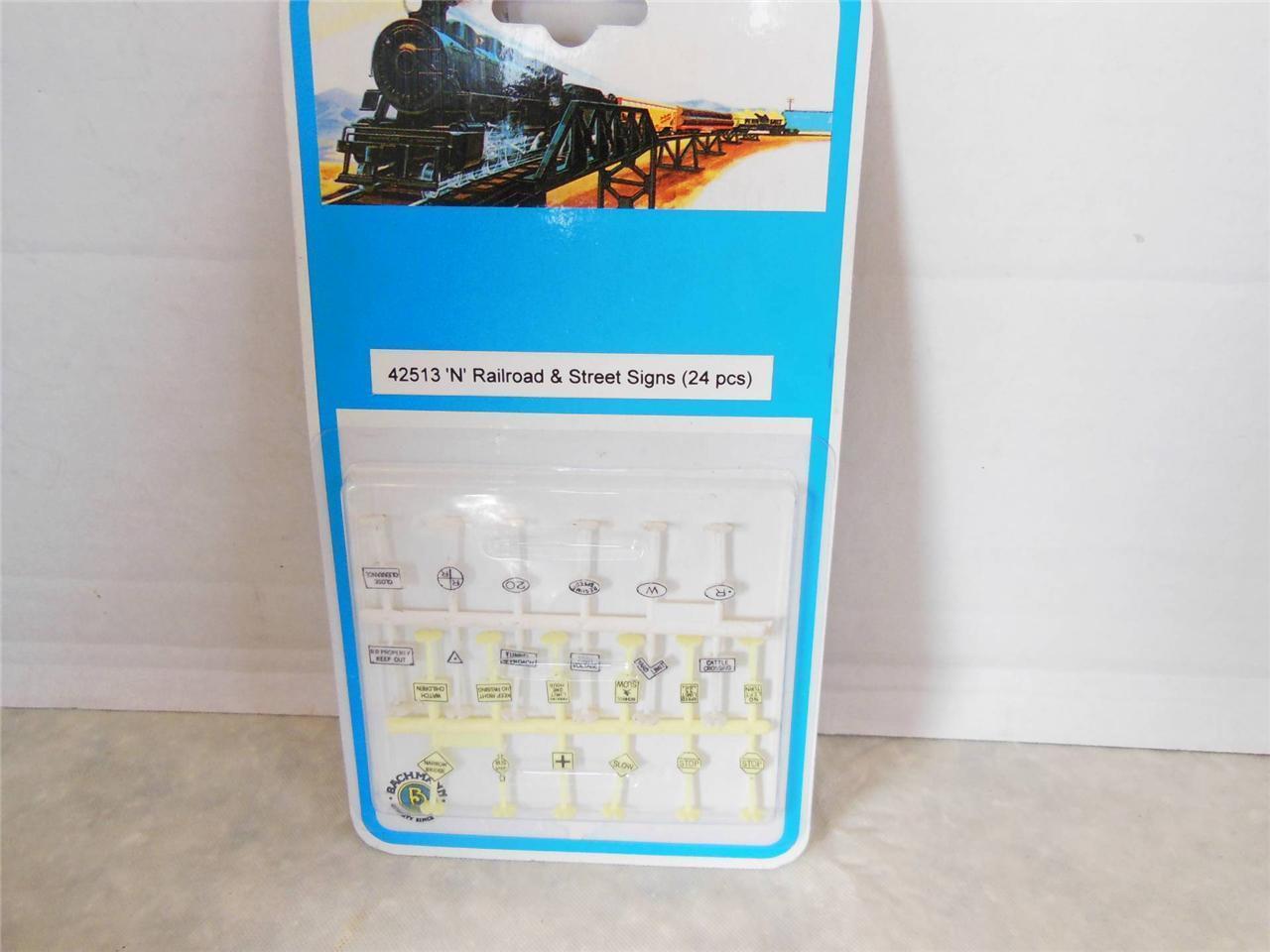 NEW N SCALE BACHMANN 42513 CARD OF 24  RAILROAD &amp; STREET SIGNS- - H42 - $2.84