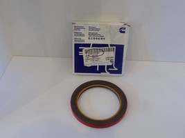 Cummins 3002356 OEM Oil Seal - $753.65 MXN