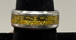 Silver Tone Yellow Super Hero Band Ring Geometric Inlay Men’s Size 8 - $239.38 MXN