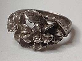 Vintage Mexico 925 Sterling Silver Flower Ring Size 6 - $40.00