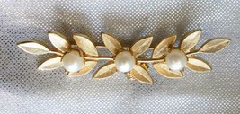 Elegant Three Cultured Pearls Gold-tone Leaves Bar Brooch 1970s vintage 2 1/4&quot; - £11.22 GBP