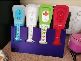 Nintendo Wii Mote Holder Quad Controller Display Stand with Logo Holds 4 Remotes - £14.26 GBP