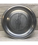 Vtg Cast Pewter Colonial Drummer 1776 Wheat Wreath Plate Wall Display - $10.88