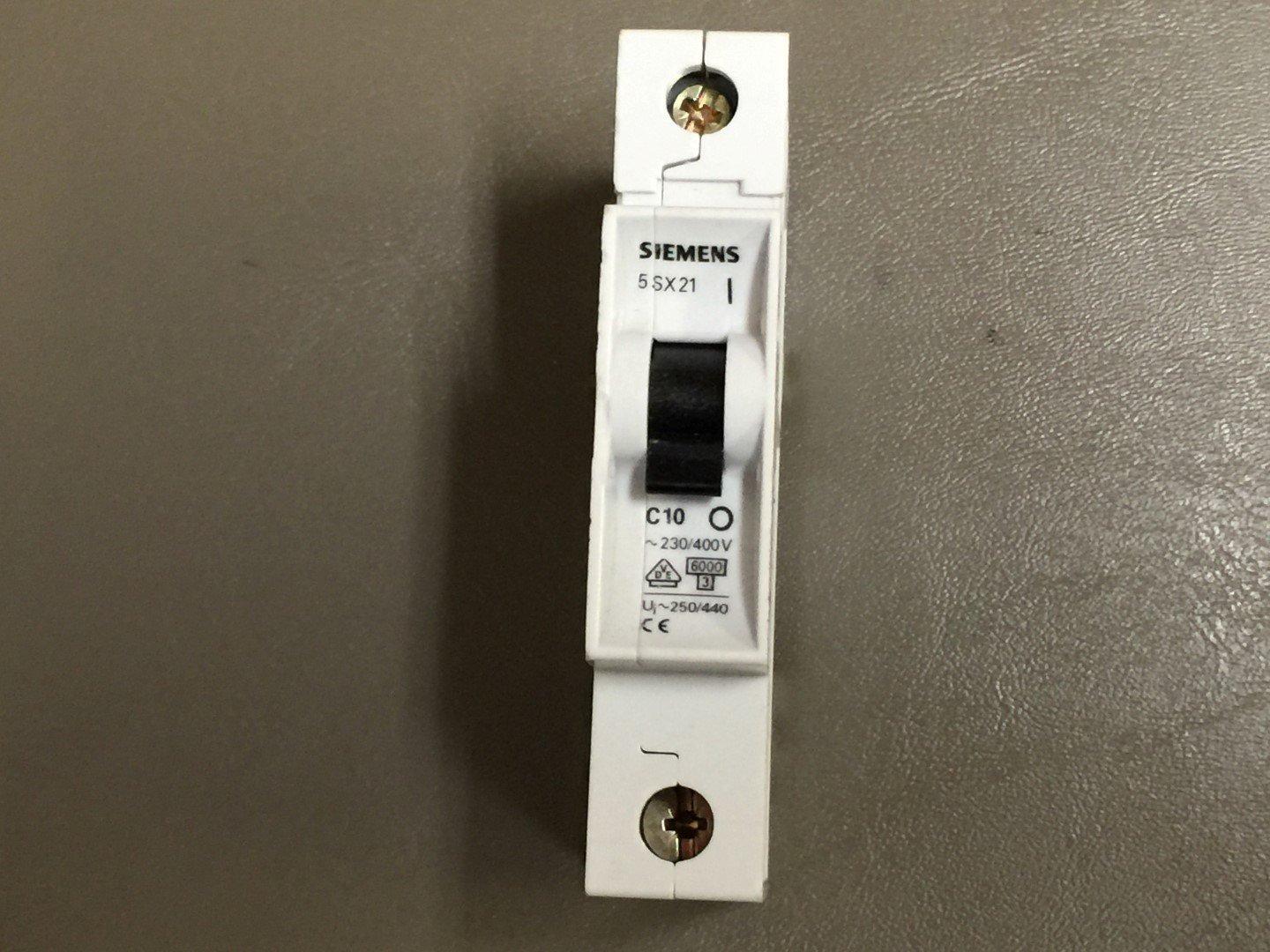 SIEMENS 5SX21-C10 CIRCUIT BREAKER 10 AMPS &amp; 230/400V TESTED  - $5.00