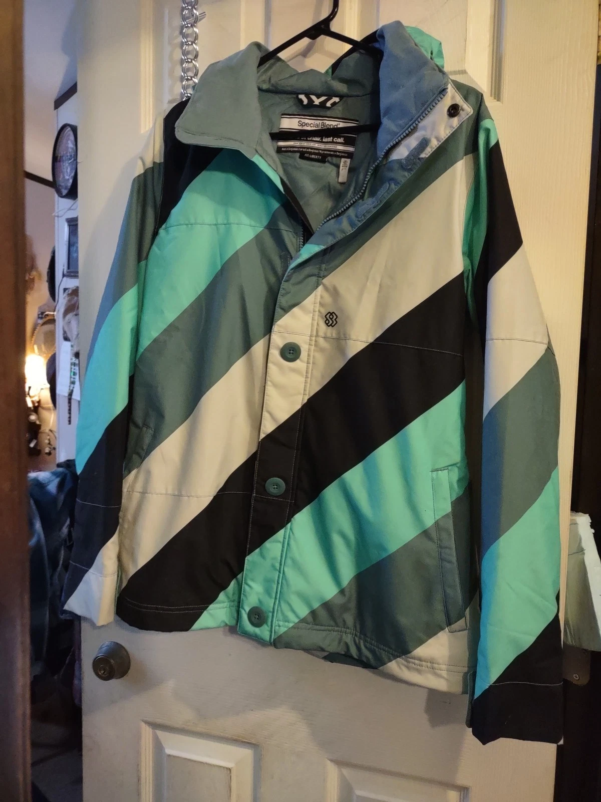 Women&#39;s Barely Worn Special Blend Liberty Fit Ski Jacket L - $54.67 CAD