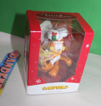 Carlton Heirloom Garfield Cat With Pizza Holiday Christmas Ornament CXOR 054F - £46.73 GBP