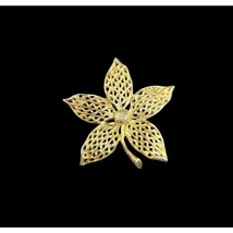 Vintage Poinsettia Gold Tone Pin Brooch Christmas Holiday - £7.02 GBP
