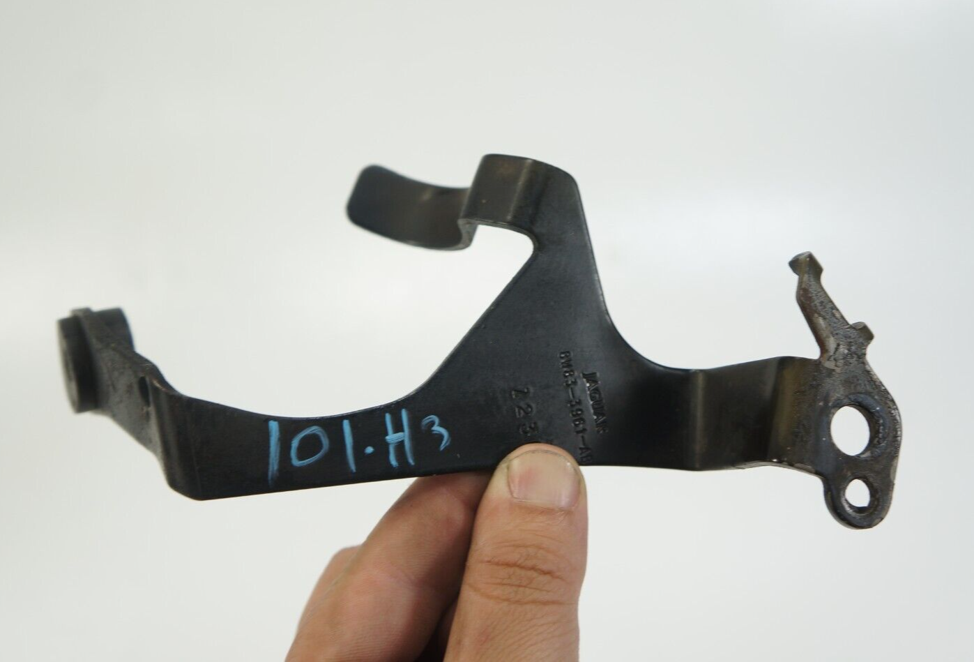 2010-2015 jaguar xk x150 Power Steering Oil Cooler Bracket 8W83-3961-AB OEM - $35.00