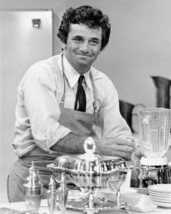 Peter Falk as Columbo in TV cooking show 1973 Double Shock 8x10 inch photo - £7.66 GBP
