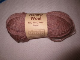 3.5 oz. Universal RENEW 100% Repurposed Wool #111 RUSSET Light 3 YARN - 270 yds. - £3.99 GBP