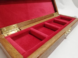 Box Pouch For Coins 4 Seater 1 5/8x1 5/8in IN Red Velvet Designed A Hand - £41.04 GBP+