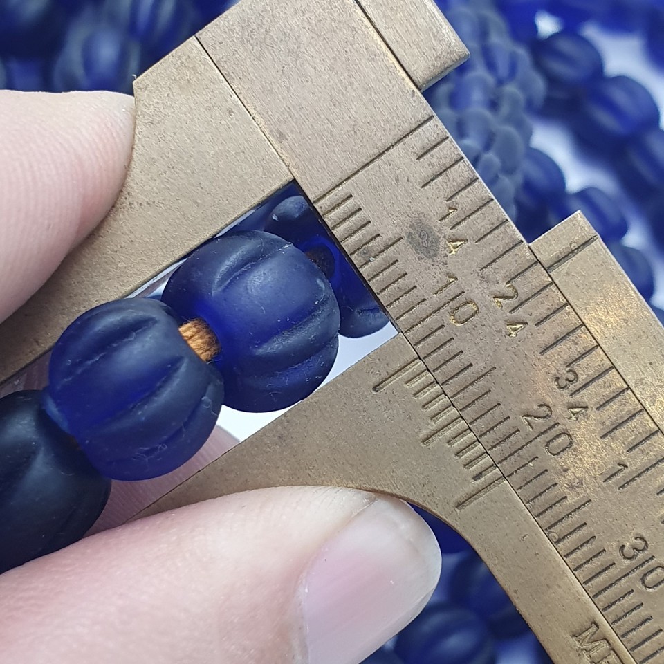 BELLE PLAGE DE PERLES ANCIENNES AFRICAINES bleu cobalt vintage Item image 9
