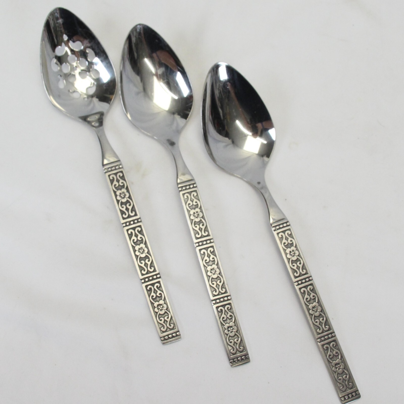 Oneida Isabella Serv Spoons Pierced &amp; Solid 8-1/2&quot; Community Stainless L... - $14.69