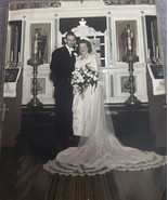 1947 Wedding Couple Portrait Bride Groom Catholic Church 40s Married Han... - $293.82 MXN