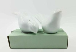 White Porcelain Birds Salt &amp; Pepper Shakers Over &amp; Back Home Decoration - £7.42 GBP