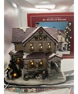 St Nicholas Square Village “ Country House” Illuminated - $874.12 MXN