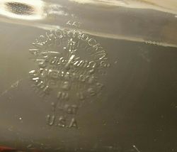 ANCHOR HOCKING FIRE KING 441 1 QUART BAKING DISH IN SERVING TRAY image 3