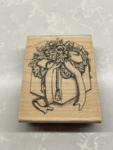New Stampington &amp; Company An Elegant Gift M 4148 Wood Craft Stamp 3.5x4 - $55.20 MXN