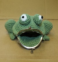 Crochet Frog Purse Shaped Coin Clasp Pouch Green Toad Bag Created Hand Made USA - $30.00