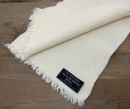 Vintage Australian 100% Wool Scarf Winter White 8” wide x 39” long Excellent - £25.74 GBP