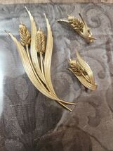  Gold-Tone  Wheat Stalk Brooch Pin Vintage 3&quot; &amp;  Matching Clip Earrings ... - $20.79