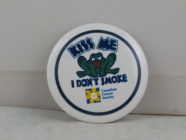 Vintage Anti-Smoking Pin - Kiss Me I Don&#39;t Smoke White Graphic - Celluloid Pin  - £11.99 GBP