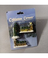 Cobblestone Corners Christmas Village Miniature Accessories Tree, Lamp P... - $255.09 MXN Cobblestone Corners Christmas Village Miniature Accessories Tree, Lamp P... - $255.09 MXN