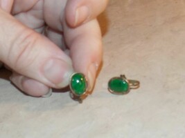 Vintage Green Jadite Oval Stone Silver Screw On Earrings Jewelry - $523.59 MXN