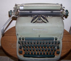 Vintage REMINGTON Typewriter - Needs Ribbon &amp; Cleaning - Made in U.S.A! - £78.62 GBP
