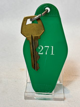 Vtg Hotel Key Fob Room 217 Green Plastic W/ Key Wilcox Manufacturing Co Chicago - £23.84 GBP