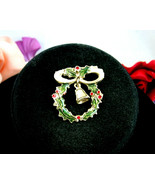 Vintage CHRISTMAS PIN Dangling Bell in Wreath Enamel Brooch Holly Goldtone - £11.76 GBP