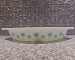 Pyrex Snowflake 1 1/2qt Oval Divided Serving Dish Turquoise on White - £14.41 GBP