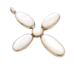 925 Sterling Silver Vintage Pendant Mother Of Pearls Oval Cut Flower  PT22875 - £30.89 GBP