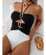Contrast Cutout Halter Neck One-Piece Swimwear - $1,044.42 MXN