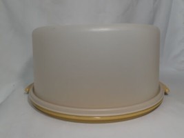 Vintage TUPPERWARE Cake Taker MAXI 12&quot; Harvest Gold Base 1256 Sheer Lid 1257 - £9.32 GBP