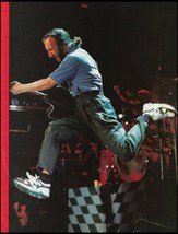 The Who Pete Townshend classic flying leap 8 x 11 color pin-up photo print - £3.35 GBP