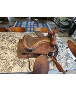 vintage 16&quot; tooled Western trail or pleasure saddle - $4,704.17 MXN