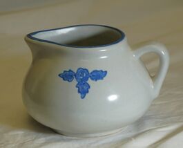 Yorktowne Pfaltzgraff Stoneware Round Gravy Boat Blue Floral USA - $21.77