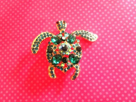Vintage green crystal turtle pin brooch - €10,31 EUR